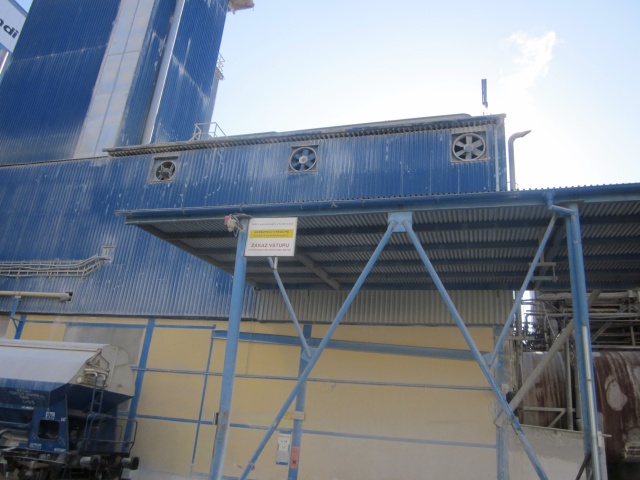 Podstřešní odtahové ventilátory bez tlumičů hluku v papírenském průmyslu